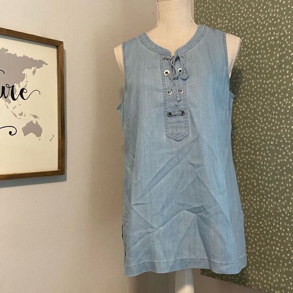 Tommy Bahama Chambray Light Blue Lace Front Sleeveless Tunic Blouse Size Small - Picture 1 of 7